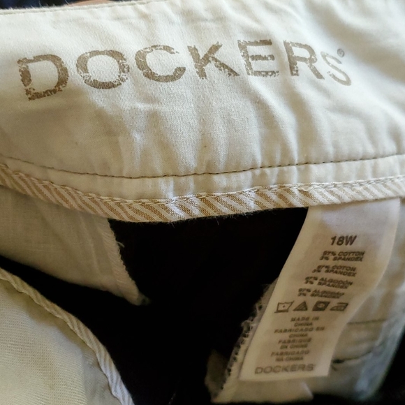 NWT Women's Dockers Khaki Capri - Picture 9 of 9